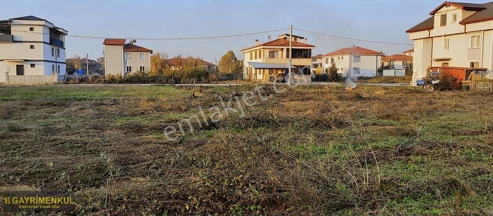 Erenler Çaybaşıyeniköy Satılık Konut İmarlı Sakarya Erenler Çaybaşı Yeniköyde 313 M² Konut Arsası