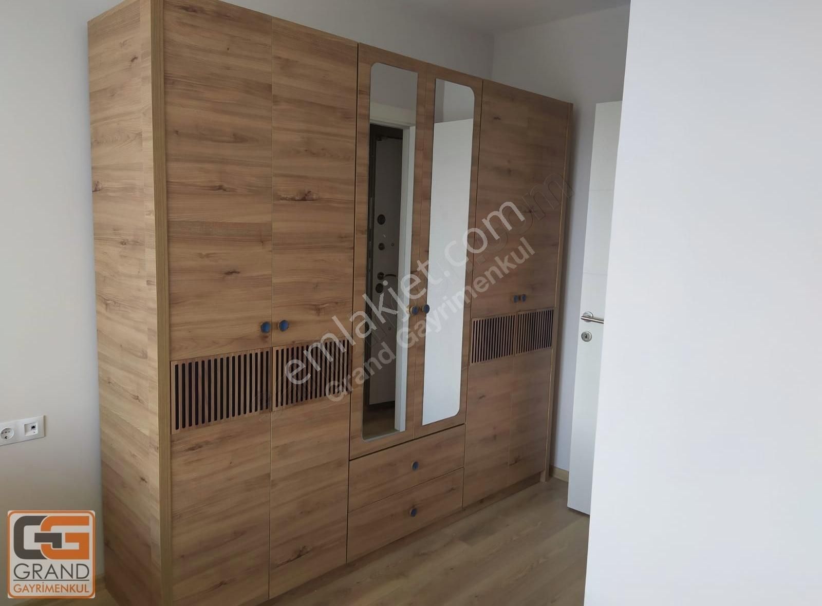 Pendik Yenişehir Satılık Daire GRAND/LENSİSTANBUL'DA ÇİFT CEPHE SATILIK 2+1 BALKONLU KÖŞE DAİRE