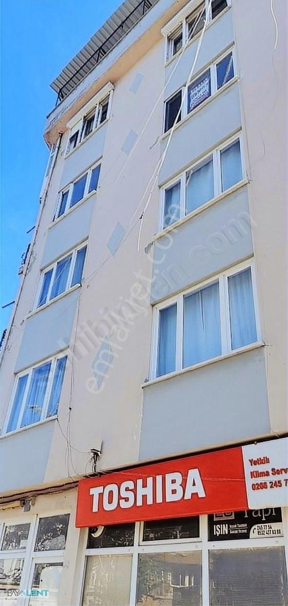 Karesi Ege Kiralık Daire ÇARŞIYA 5 DAK YÜRÜME MESAFESİNDE İÇİ TEMİZ YAPILI ARA KAT