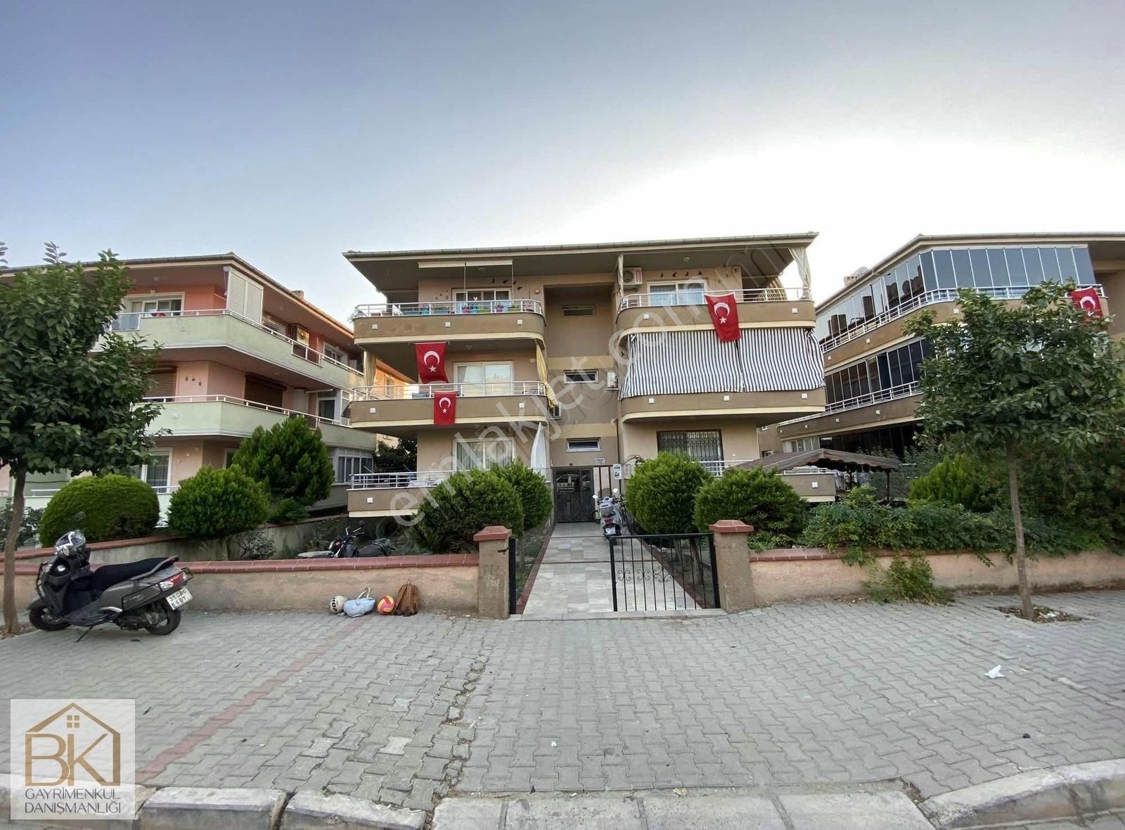 Selçuk Cumhuriyet Satılık Daire CUMHURİYET MAH. SATILIK 3+1 DOĞALGAZLI GENİŞ DAİRE