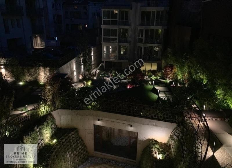 Beyoğlu Hacımimi Kiralık Daire Top floor duplex at Hacımimi Gardens with Galata Tower view