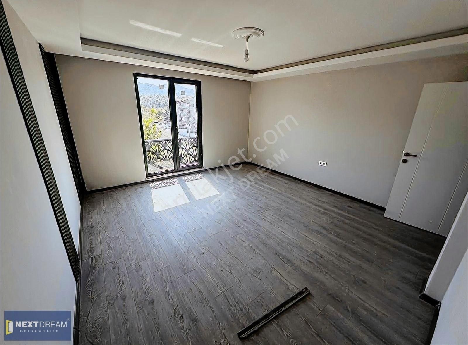 Başiskele Yeşilyurt Satılık Daire Yeşilyurt MAH. DENİZ MANZARALI 225M2 4+1 ÇATI DUBLEKS