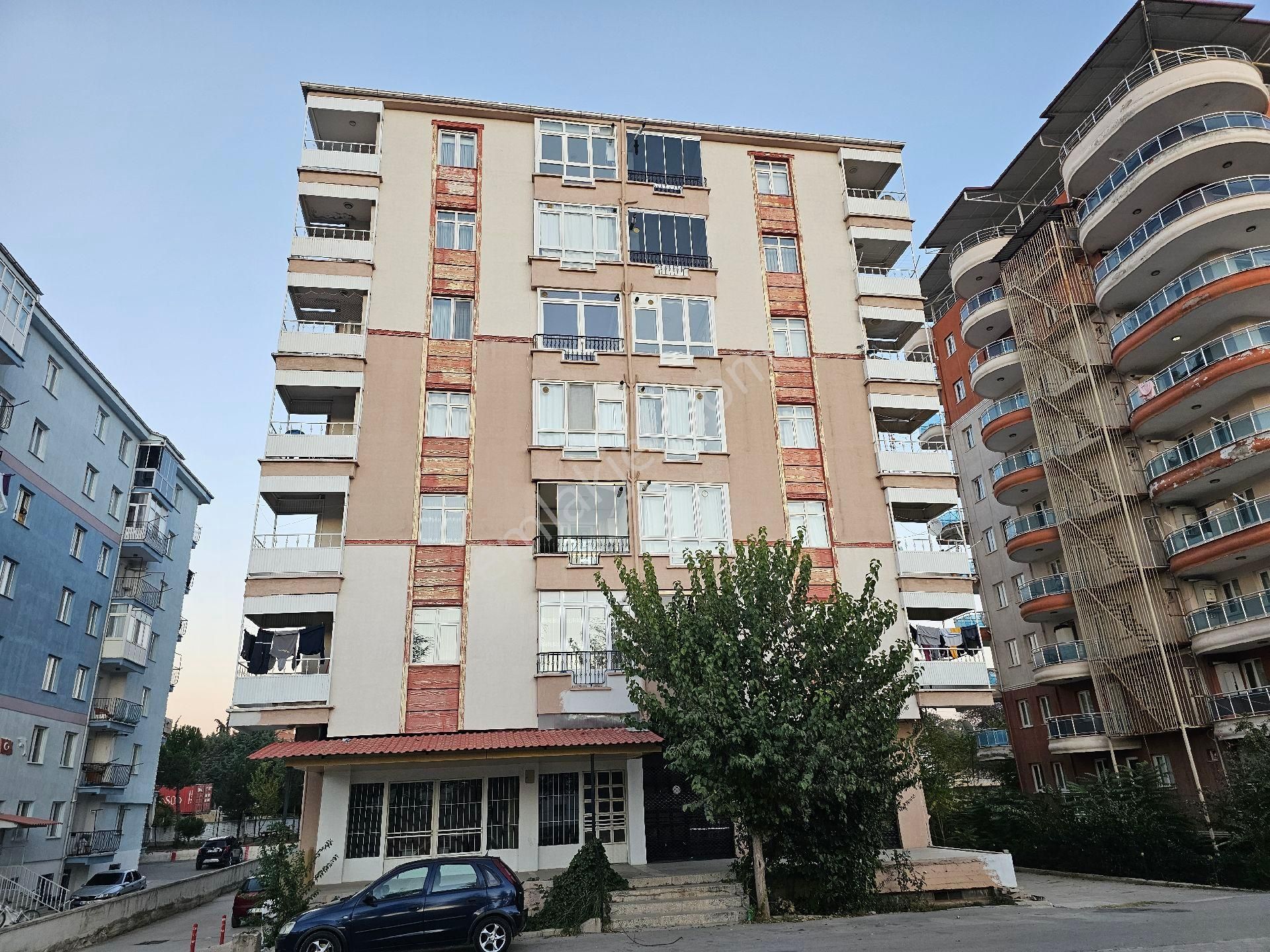 Uşak Merkez Fevzi Çakmak Satılık Daire  UŞAK MERKEZ FEVZİ ÇAKMAK MAHALLESİNDE ÇİVRİL CADDESİ ÜZERİ İÇİ TERTEMİZ FIRSAT 3+1 DAİRE