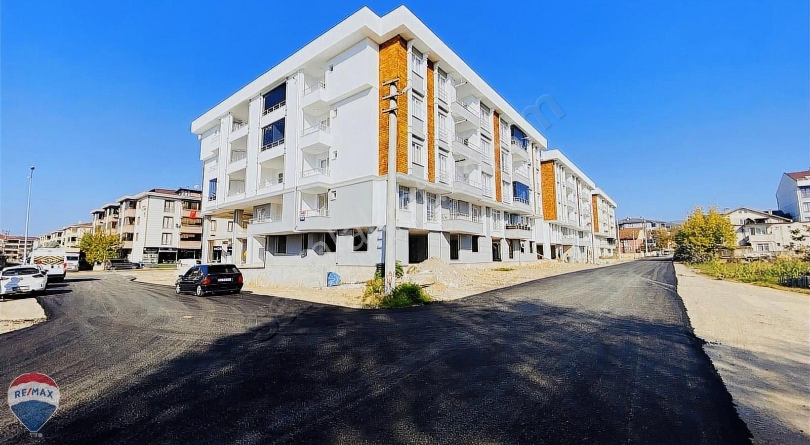 Hendek Yeni Kiralık Daire REMAX MAVİ'DEN HENDEK ÜTOPYA SİTESİNDE SIFIR 3+1 KİRALIK DAİRE