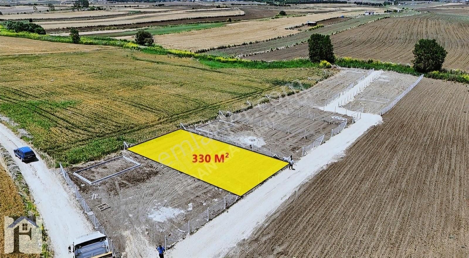 Silivri Kadıköy Satılık Tarla KADIKÖY'DE ETRAFI ÇEVRİLİ YOLU AÇILMIŞ FIRSAT 330M²