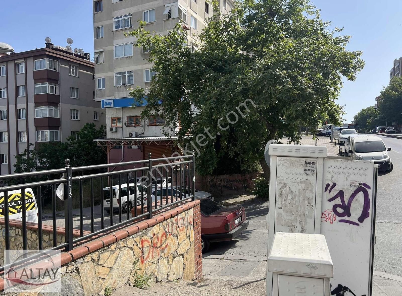 Ataşehir İçerenköy Satılık Daire İÇERENKÖY MAH.METRO VE TOPLU ULAŞIMA 200 METRE MESAFEDE 3+1 120M