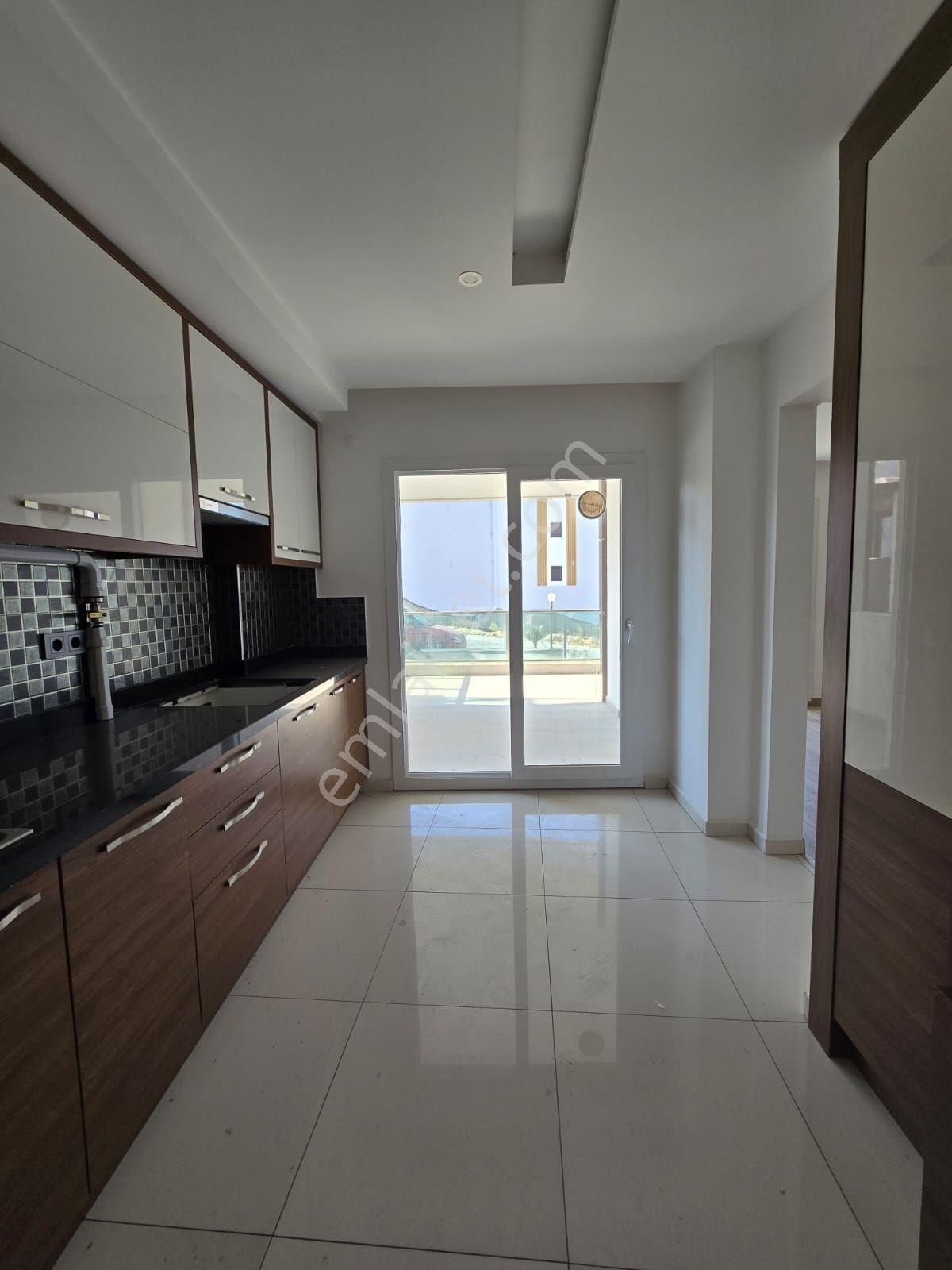 Kuşadası Değirmendere Satılık Daire  NEZİH BİR SİTEDE 3+1 SATILIK DAİRE 