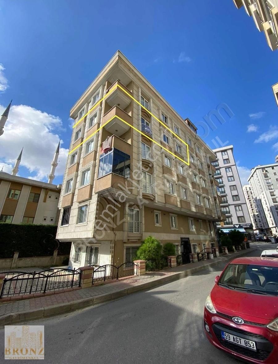 Ümraniye İnkılap Kiralık Daire ÜMRANİYE E.A HASTANESİ KARŞISI ARAKAT ASANSÖRLÜ OTOPARKLI 3+1