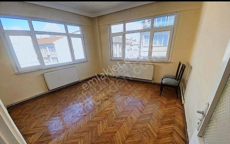 Üsküdar Salacak Kiralık Daire  Üsküdar Salacak'ta Butik Binada Balkonlu Kombili 3+1 Masrafsız Kiralık Daire