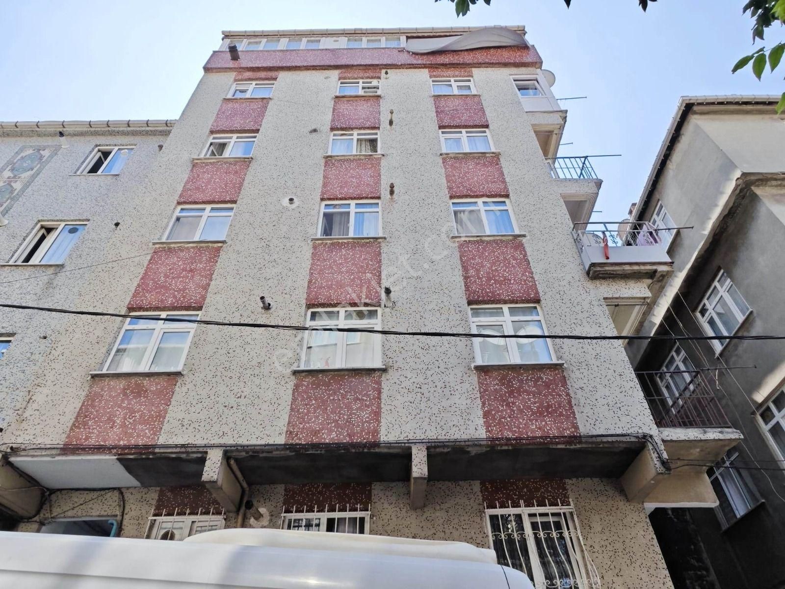 Bahçelievler Zafer Kiralık Daire  FATİH EMLAK TAN 2+1 TERAS KATI DOGALGAZ SOBALI 