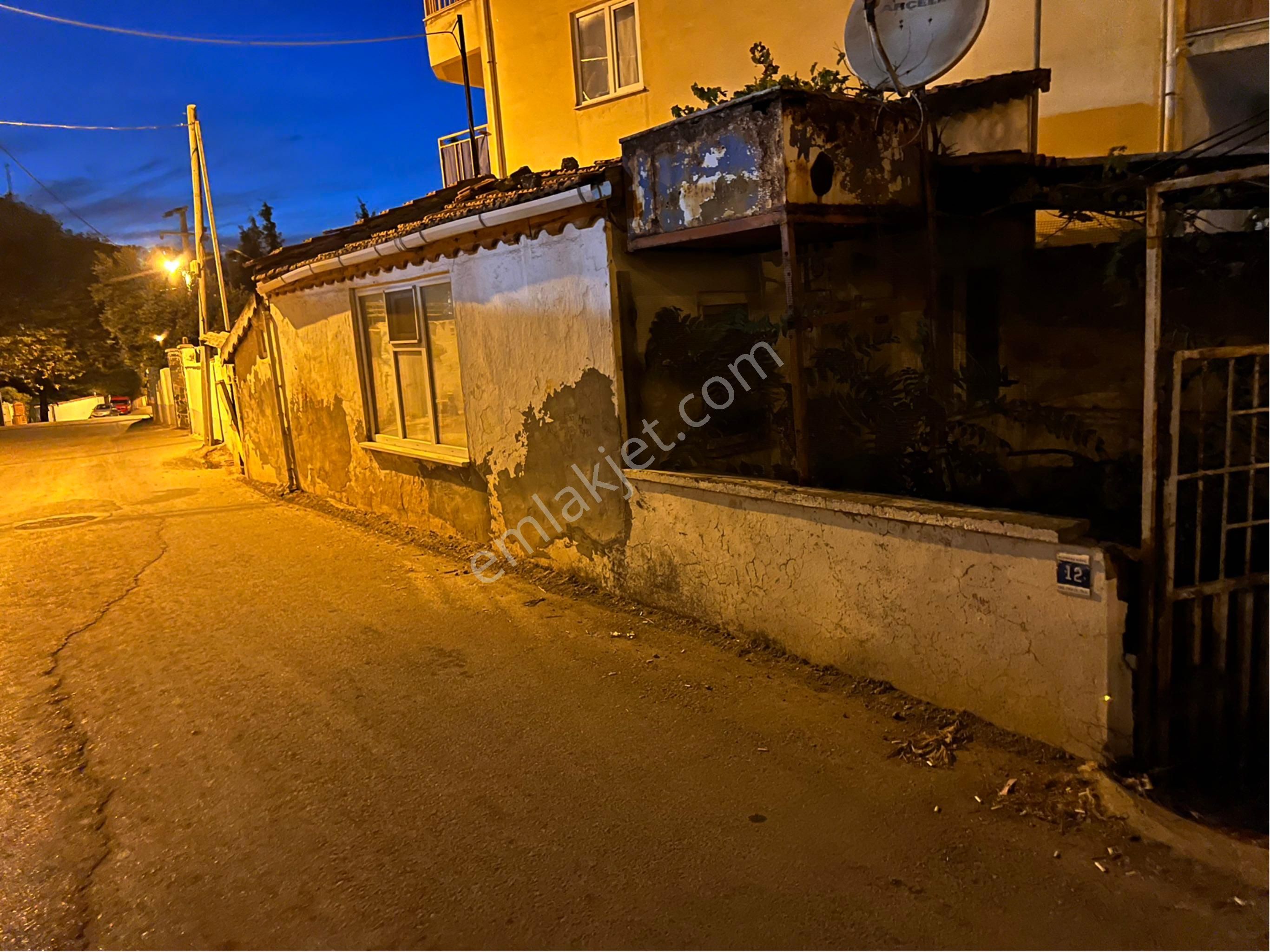 Mudanya Altıntaş Satılık Köy Evi ALTINTAŞTA KÖY MERKEZİNDE FIRSAT YER ---TEK TAPU---