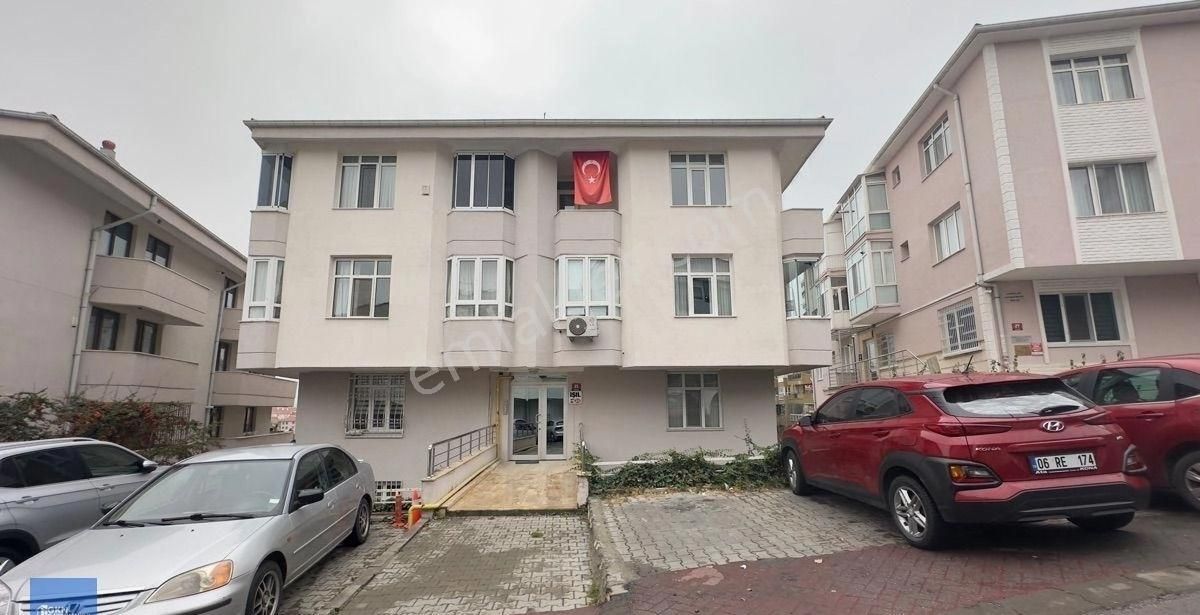 Çankaya 100. Yıl Satılık Daire KULELİ CADDE DE ARA KAT MASRAFSIZ 3+1