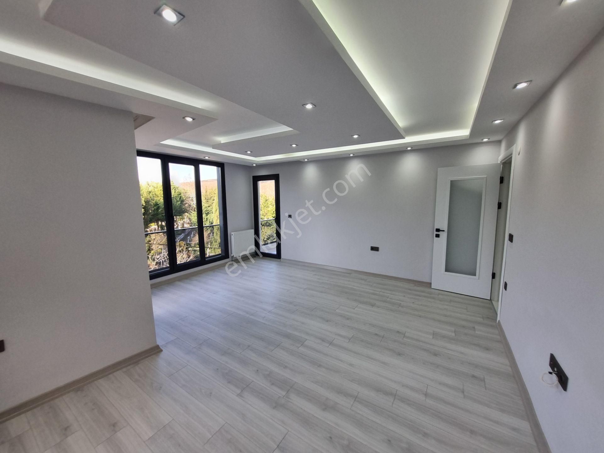 Çekmeköy Merkez Satılık Daire Çekmeköy Merkez Mahallesinde 140 M2 3+1 Ara Kat Daire