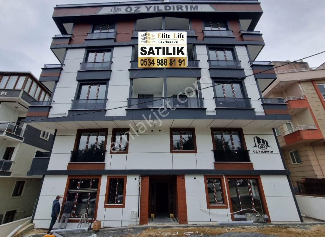 Çekmeköy Merkez Satılık Daire Çekmeköy Merkez Mahallesinde 120 M2 2+1 Giriş Kat Daire