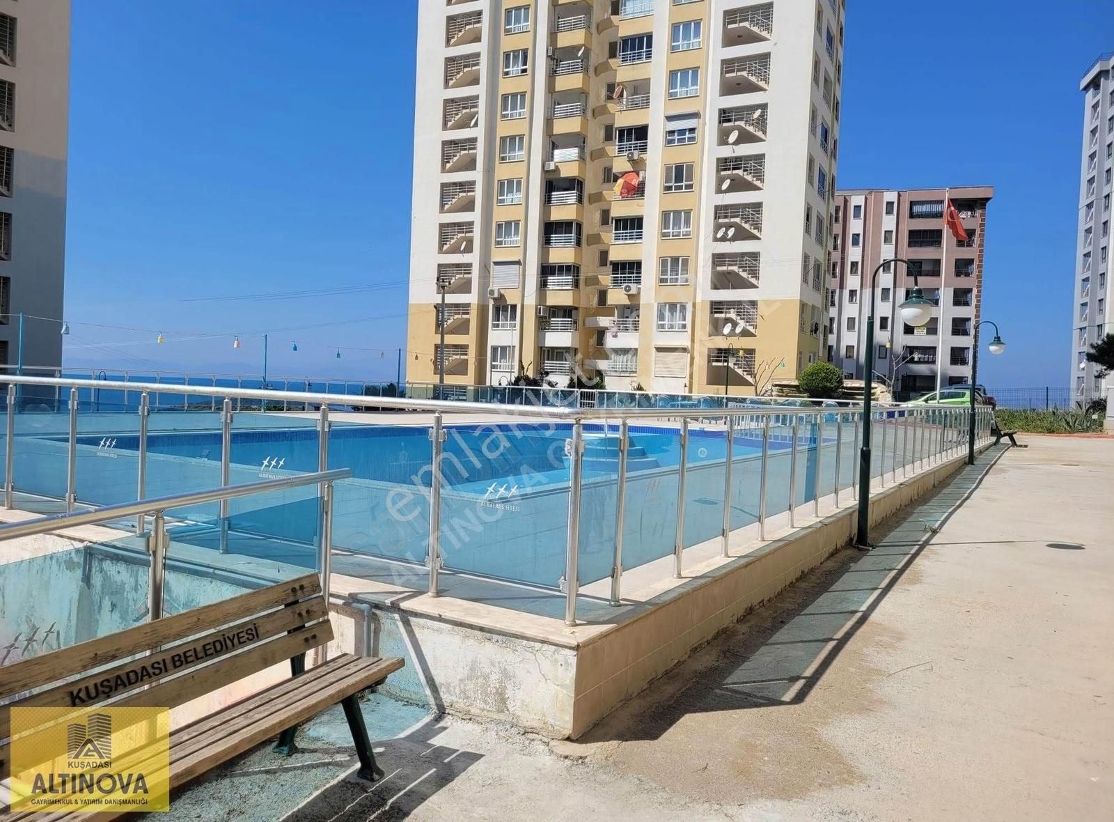 Kuşadası Değirmendere Satılık Daire Uydukent Sitesi Havuzlu Ve Deniz Manzaralı Asansörlü Daire