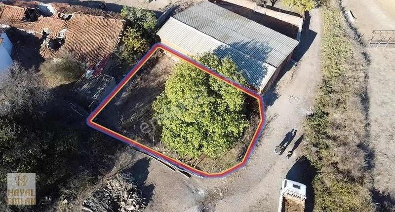 Ezine Karagömlek Köyü (Hacı Garipler) Satılık Konut İmarlı KARAGÖMLEK KÖY MERKEZİNDE 164 m2 Arsa