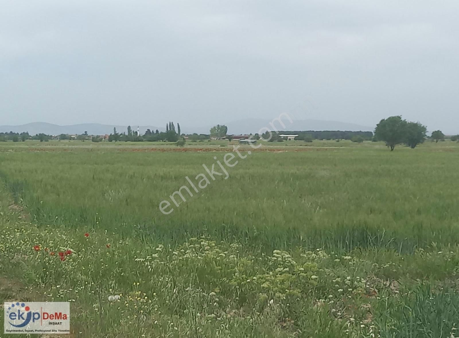 Baklan Konak Satılık Bağ & Bahçe BENİMDE BİR TOPRAĞIM OLSUN DİYORSAN ACELE ET YERLEŞİME YAKIN