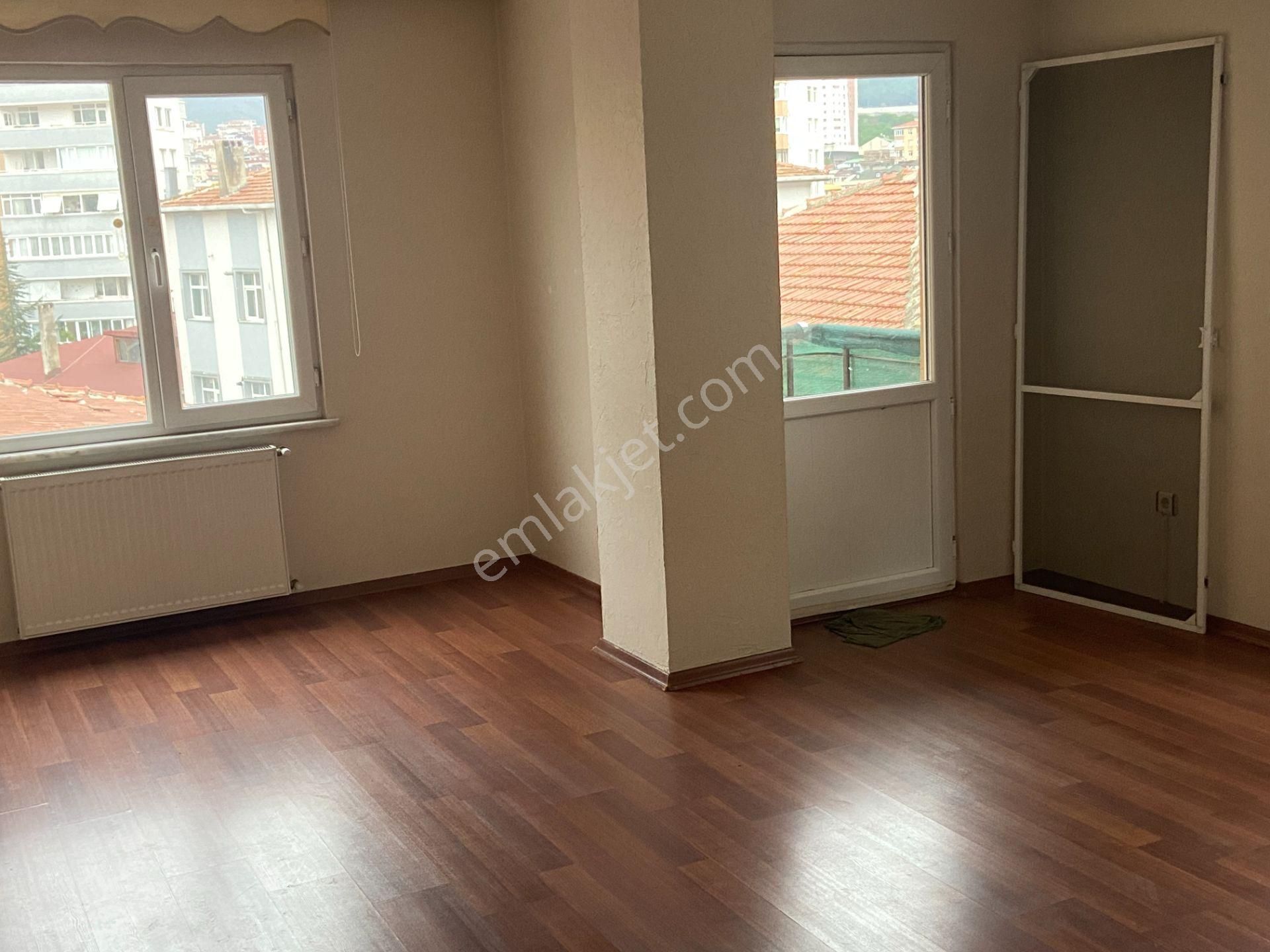 Ataşehir İçerenköy Kiralık Daire  ÇEVİK 'TEN  İÇERENKÖYDE KİRALIK 2+1 DAİRE.