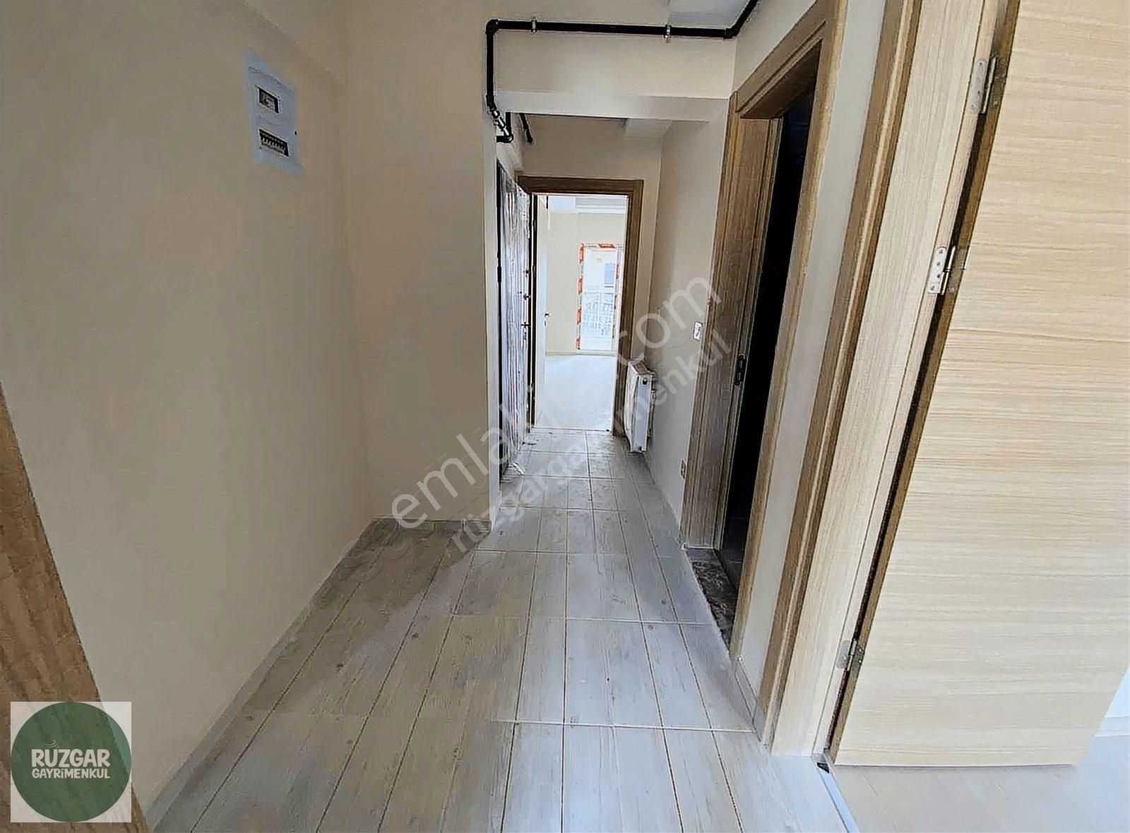 Karşıyaka Şemikler Satılık Daire AHMET PRİŞTİNA YAKINI_1+1_50M2_ARAKAT_DOĞALGAZLI_DAİRE