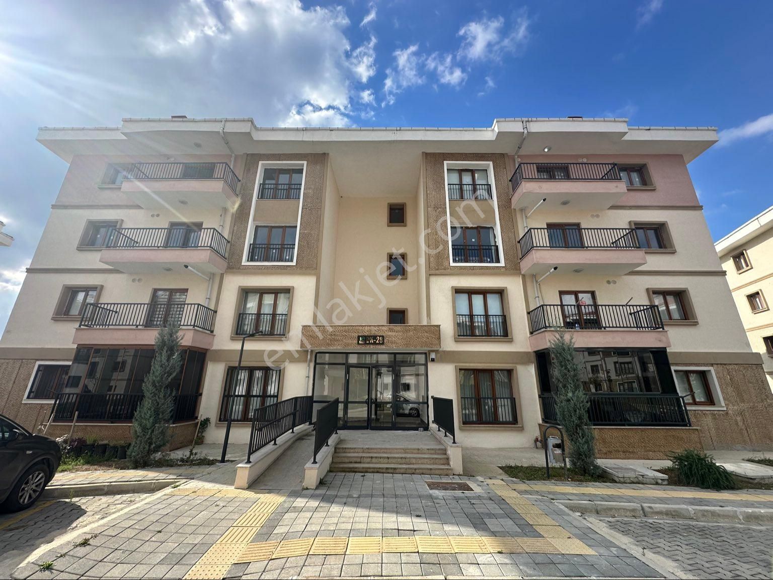 Adapazarı Korucuk Satılık Daire SAKARYA ZÜMRÜT EMLAKTAN KORUCUK MAHALLESİNDE YENİ TOKİLERDE SATILIK 2+1 YAPILI DAİRE