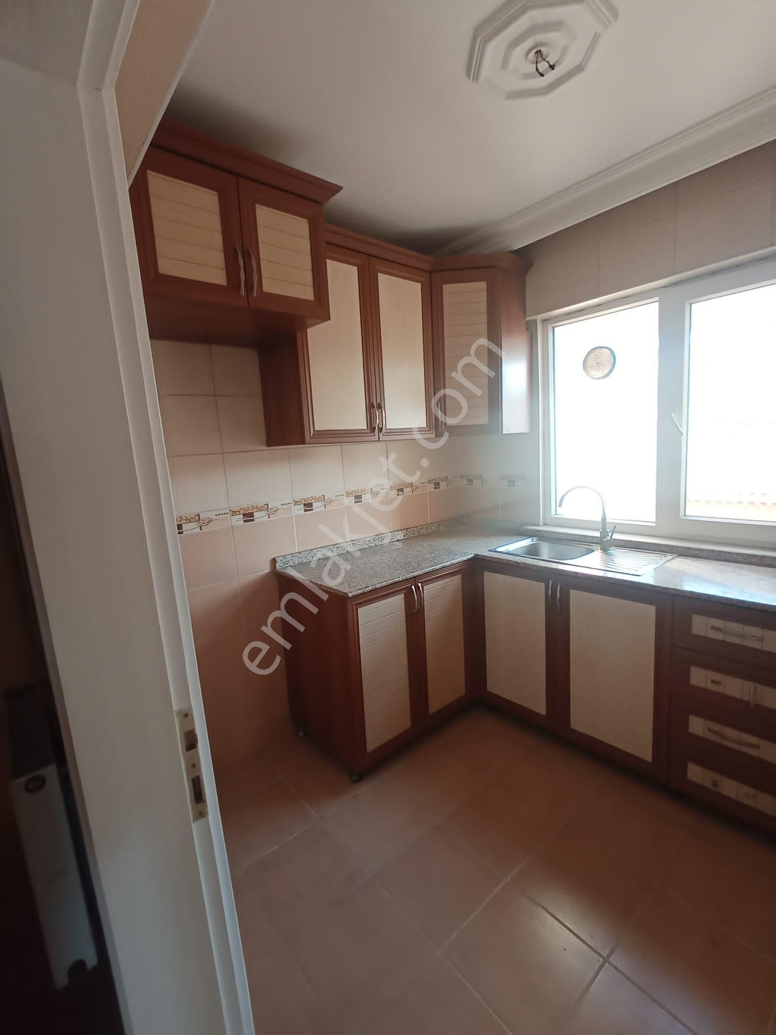 Gaziosmanpaşa Merkez Kiralık Daire  GAZİOSMANPAŞA KÜÇÜKÖYYOLUNDA ASANSÖRLÜ 2+1/100m2/ 3. KAT/KİRALIK DAİRE