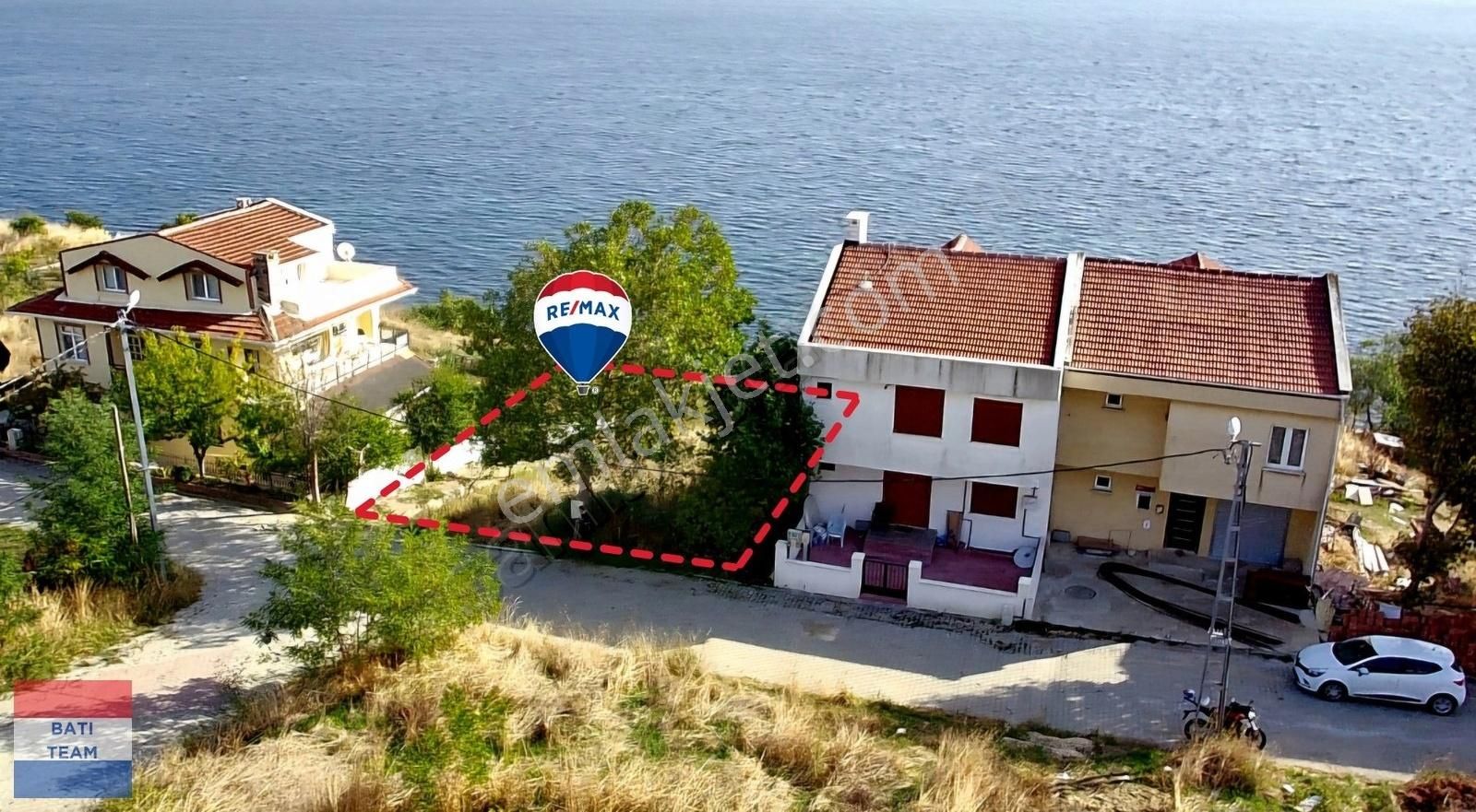 Silivri Selimpaşa Satılık Villa İmarlı REMAX'DAN SİLİVRİDE SATILIK 244m2 DENİZE SIFIR VİLLA İMARLI ARSA