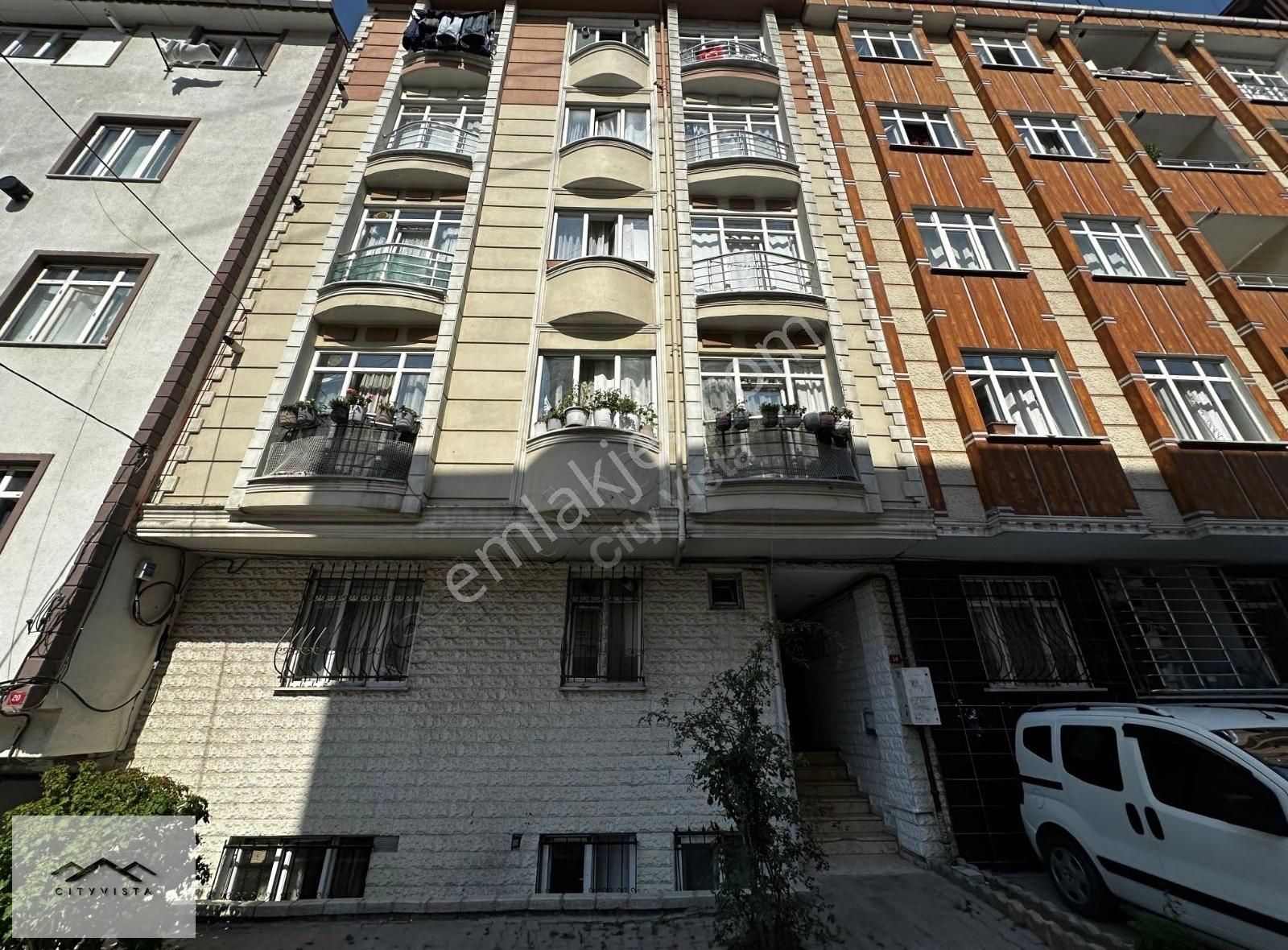 Esenyurt Yeşilkent Satılık Daire RAYAP HASTANESİ ARKASI BAHÇE KATI STILIK 2+1 DAİRE