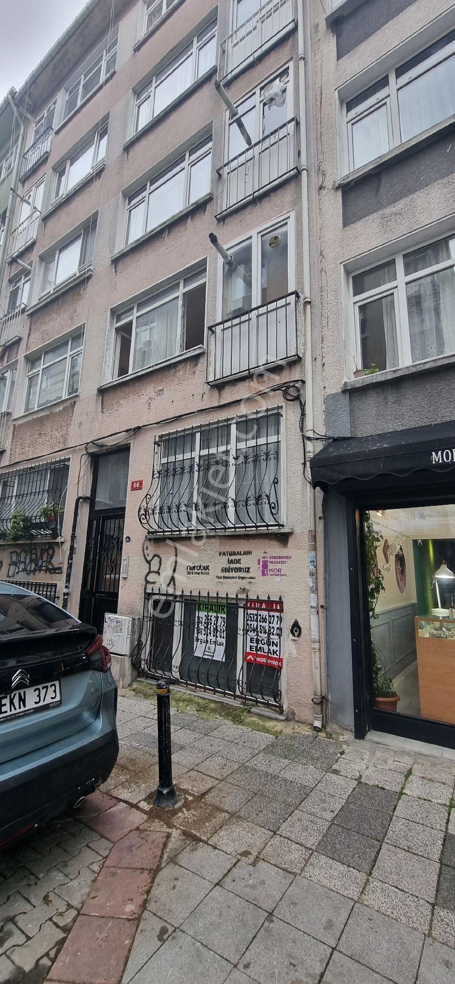 Kadıköy Rasimpaşa Kiralık Daire E3GÜN EMLAK'TAN YELDEĞİRMENİ'NDE 1+1+GENİŞ GİRİŞ=70 m2 ZEMİN KAT KOMBİLİ BAHÇELİ