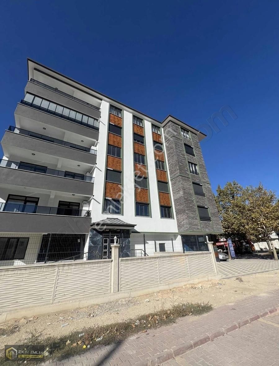 Karatay Doğuş Satılık Daire DOĞUŞ MAHALLESİNDE FETİH CADDESİ CEPHELİ SATILIK 4+1 DAİRE