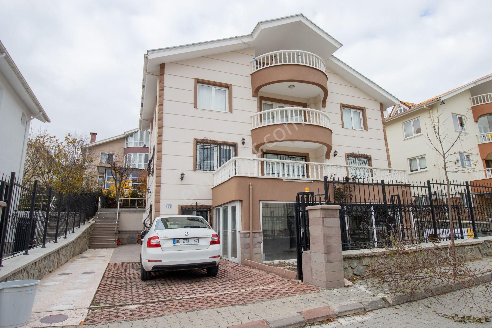 Çankaya Alacaatlı Satılık Villa  ÇAYYOLU ALACAATLI MH. ÖZLÜKENT SİTESİ SATILIK 5+2 MÜSTAKİL VİLLA