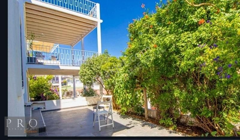 Bodrum Bitez Satılık Villa PRO'DAN BODRUM BİTEZ'DE KISMİ DENİZ MANZARALI BAHÇELİ VİLLA