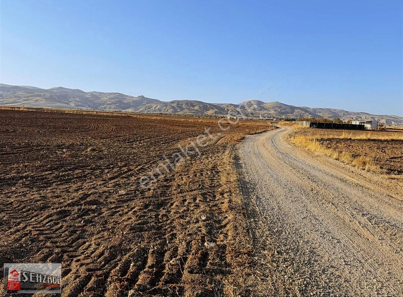 Sincan Yenikayı Satılık Tarla Yenikayı'da Tek tapu 6555m2 müstakil parsel