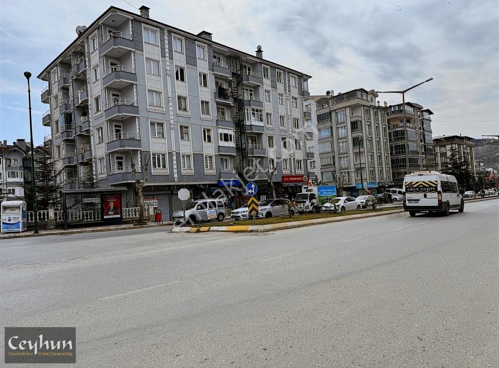 Tokat Merkez Karşıyaka Satılık Daire TOKAT MERKEZ KARŞIYAKA'DA ANA YOL ÜZERİNDE ARA KAT 3+1+KİLERLİ