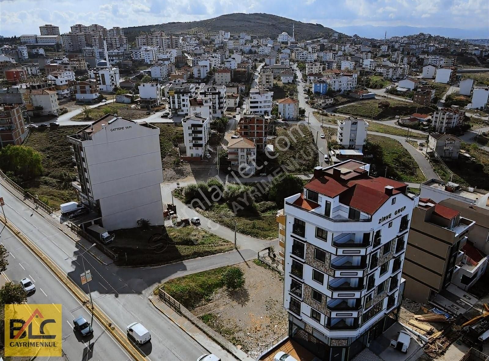 Çayırova Emek Satılık Daire Ragip Demirkol Caddesi'nde 5+1 Çatı Dubleksi