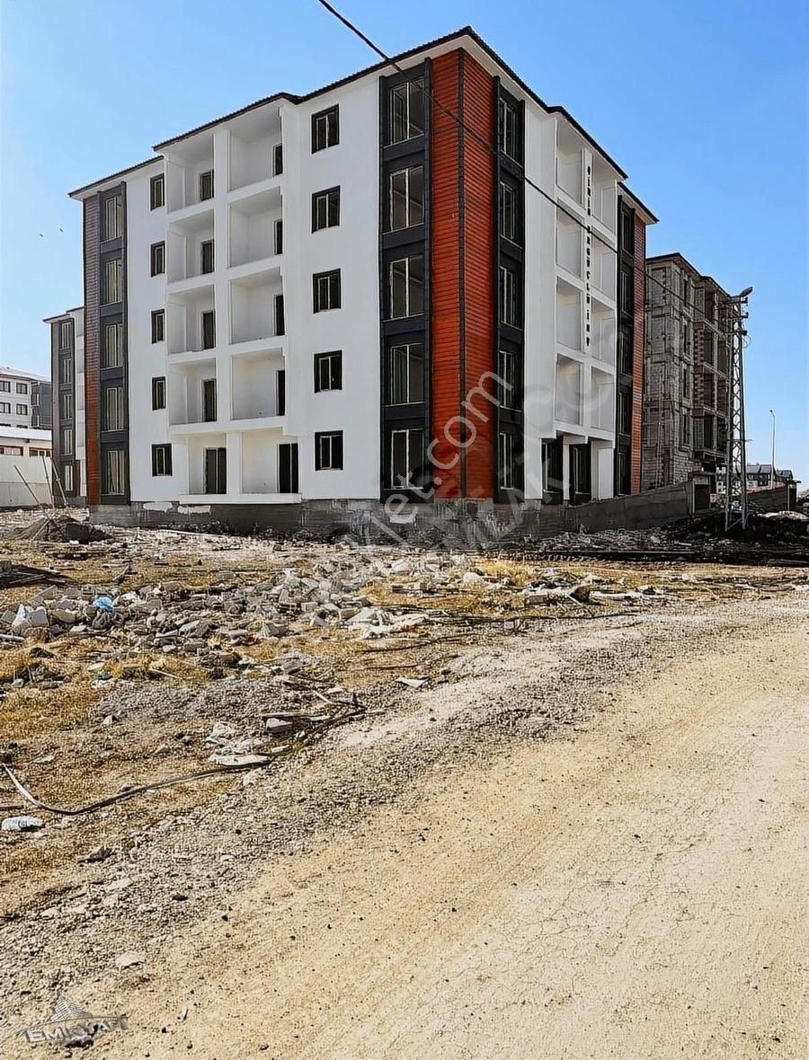 Kars Merkez Yenişehir Satılık Daire EMİR EMLAK GAYRİMENKUL DEN SATILIK 2+1 DAİRELER