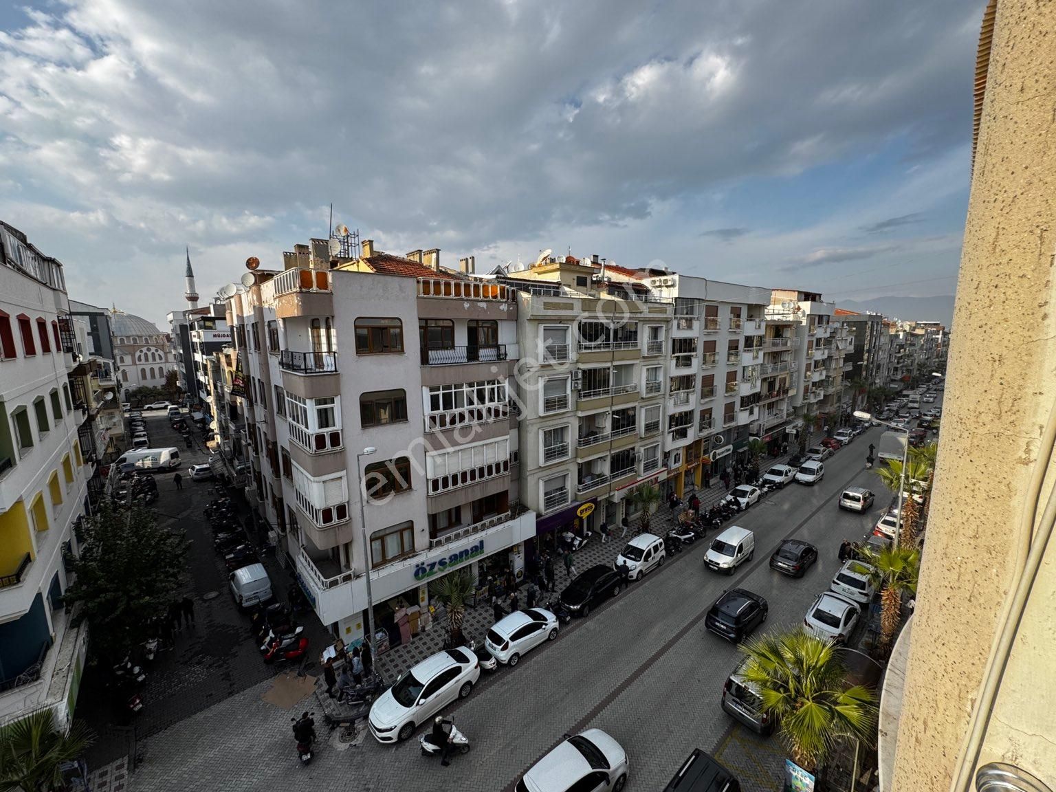 Turgutlu Acarlar Satılık Daire Atatürk Bulvarı Bakımlı Daire