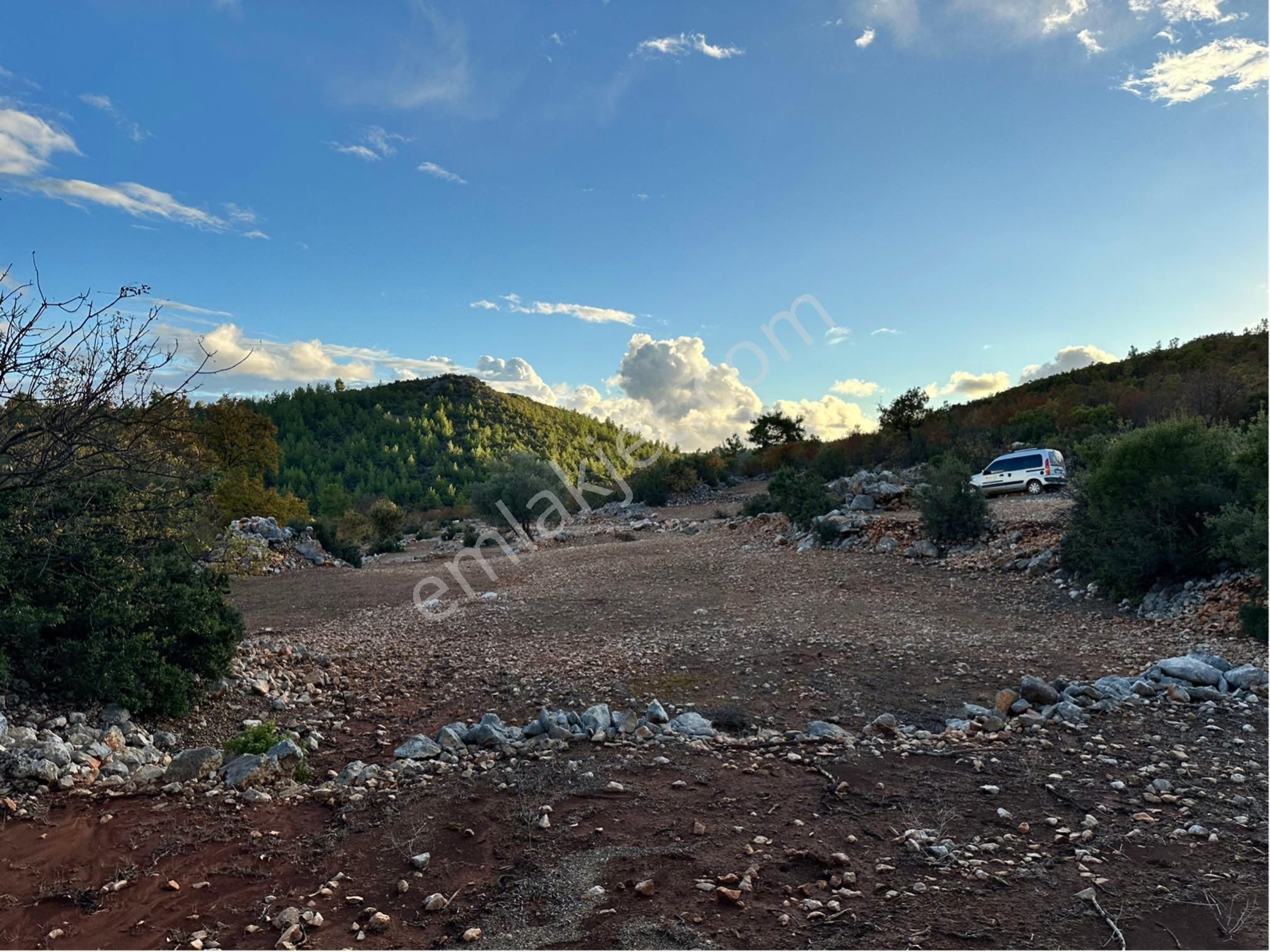 Alanya Karamanlar Satılık Tarla  ALANYA KARAMANLARDA SATILIK 8.330 M2 MÜSTAKİL TARLA