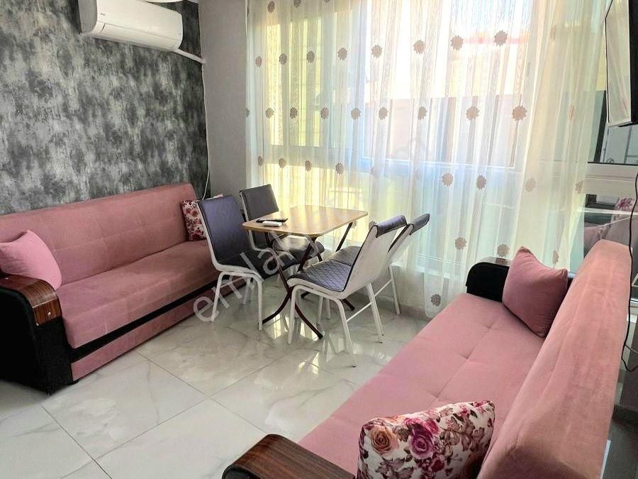 Kuşadasında Marinaya Sahile 200m Yürüyüş Mesafede!!eşyalı Kiralık 1+1 Kiralık Daire