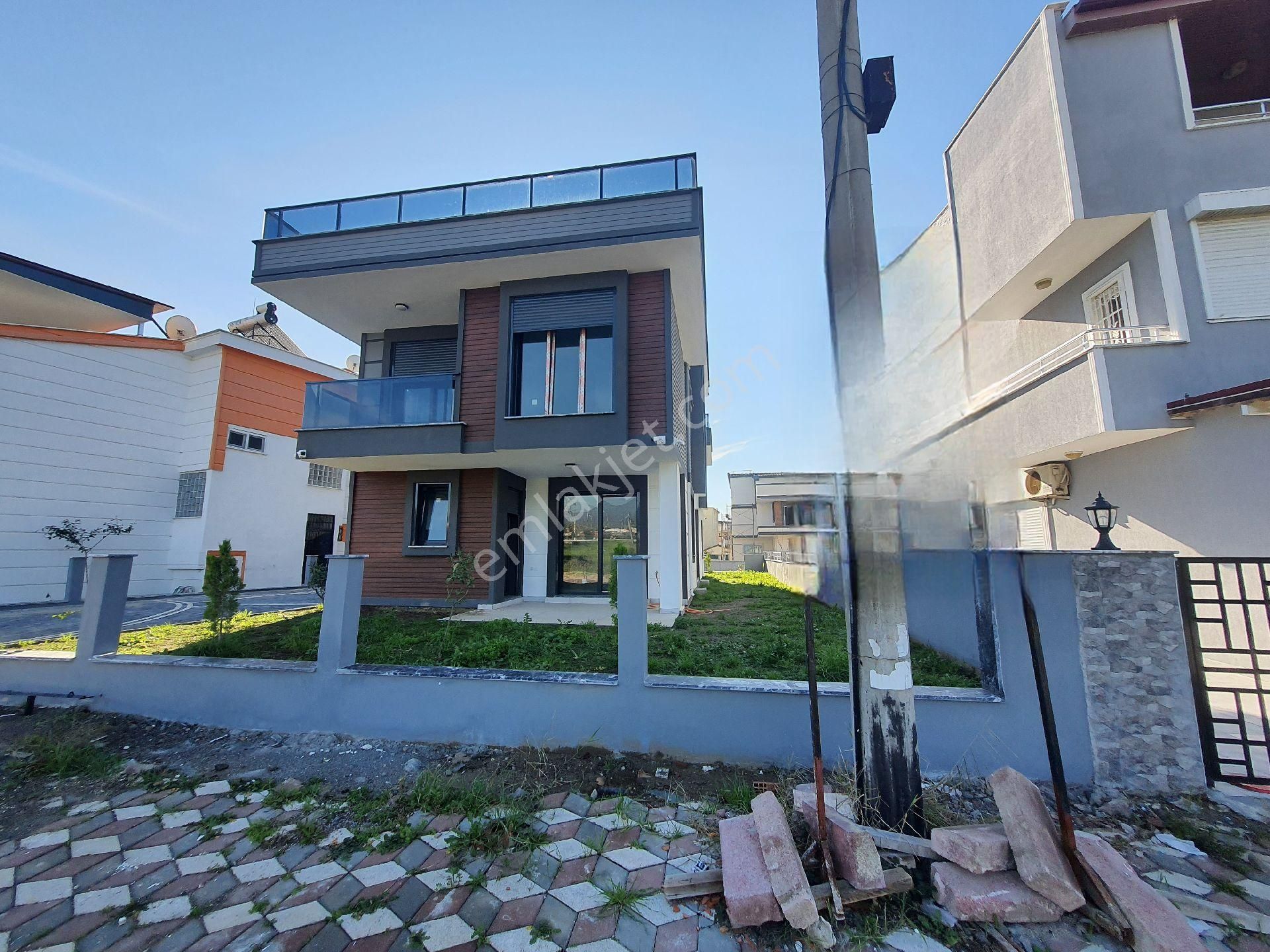 Edremit Güre Cumhuriyet Satılık Villa BALIKESİR EDREMİT AKÇAY DA SATILIK DENİZE YAKIN 4+1 VİLLA 