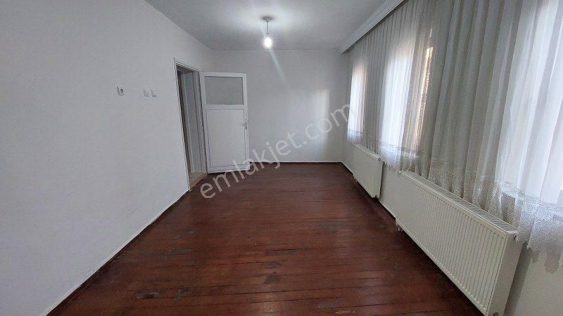 Menteşe Emirbeyazıt Kiralık Daire  muğla merkez emirbeyazıt da geniş 1+1 doğalgazlı,kaloriferli,bahçeli daire