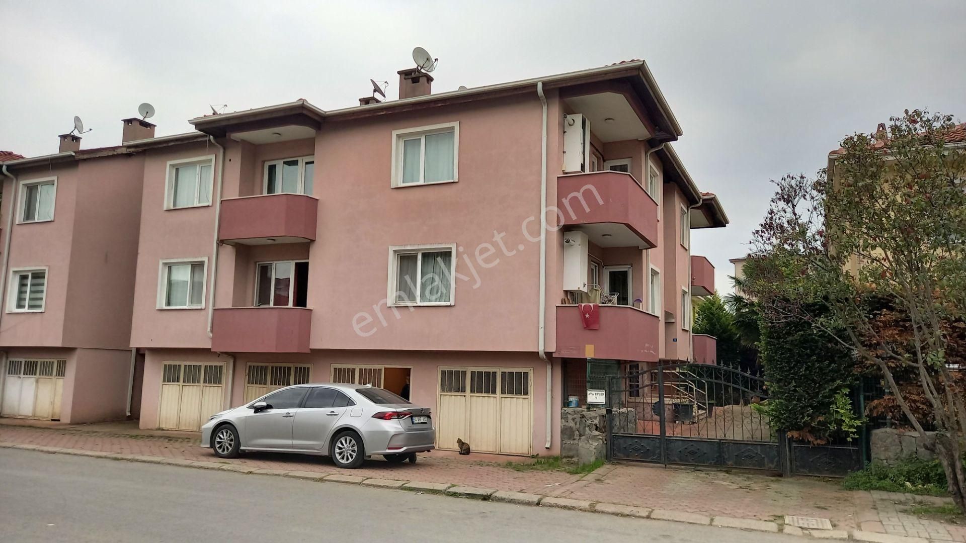 Serdivan İstiklal Satılık Daire  SATILIK DAİRE SERDİVAN İSTİKLAL MAHALLESİNDE 3+1 GENİŞ ve KULLANIŞLI