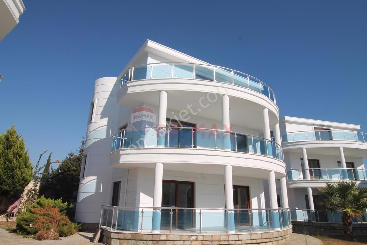 Didim Hisar Satılık Villa Aydın Didim Hisar Mahallesi'nde Havuzlu Sitede Satılık 4+1 Tam Müstakil Tripleks Villa