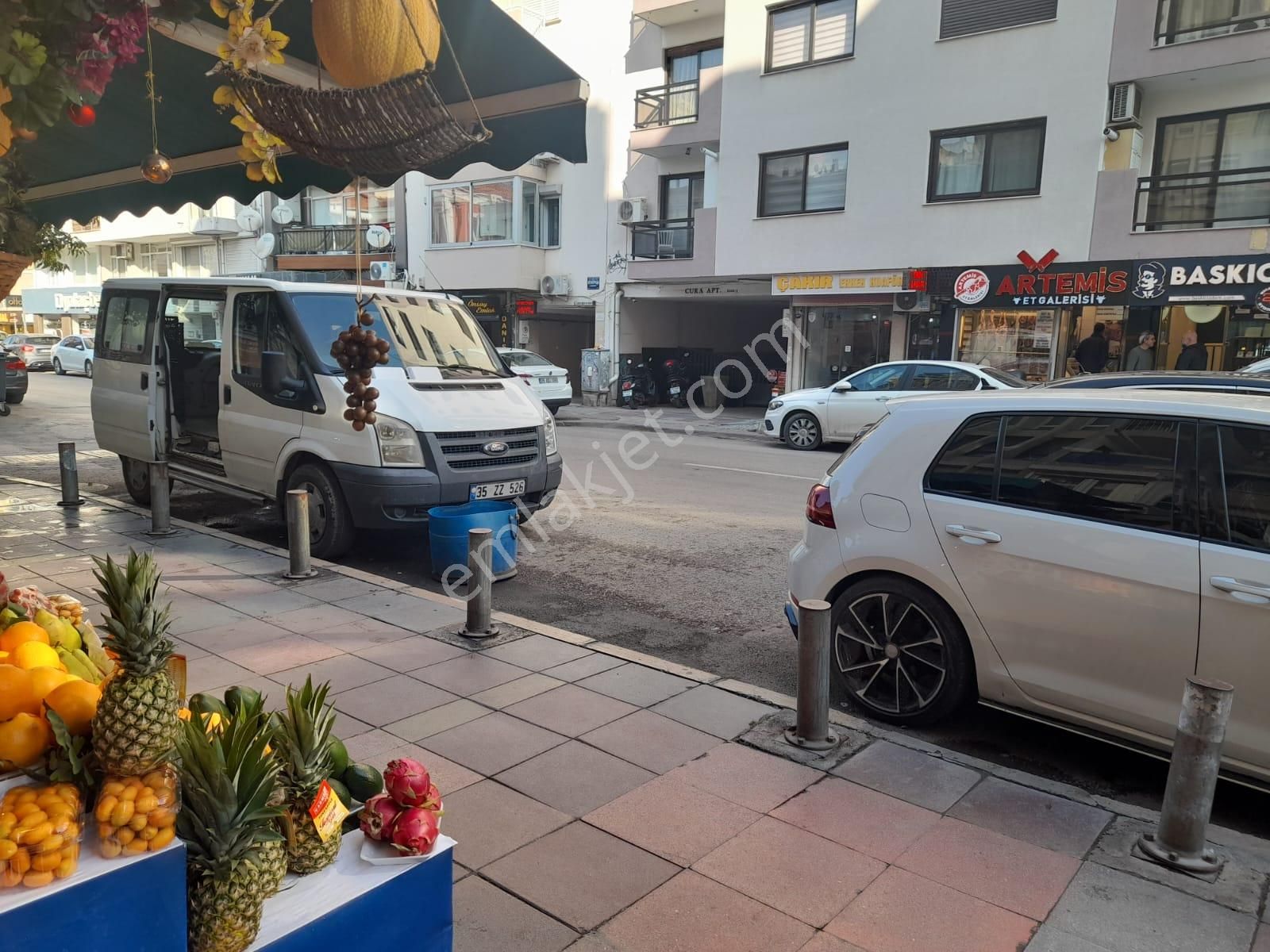 Konak Güzelyalı Kiralık Daire  GÜZELYALIDA KÖŞE BİRİNCİ KAT MİTHATPAŞA CADDESİNDE BEYAZ BALON OKULU YANI PARK YAKINI