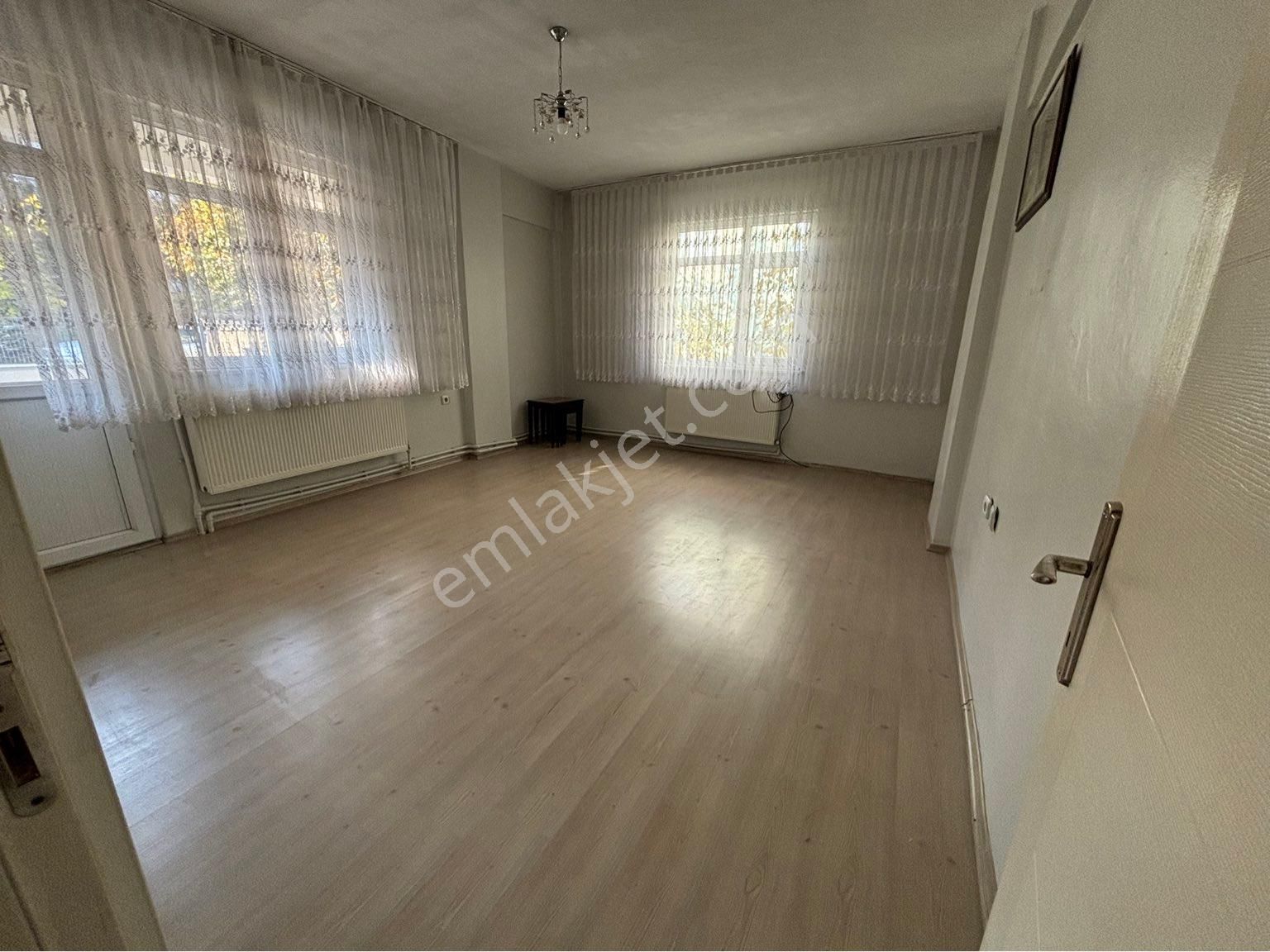 Sancaktepe Mevlana Kiralık Daire MÜSTAKİL 3 KATLI BİNADA ARA KAT KİRALIK GENİŞ DAİRE