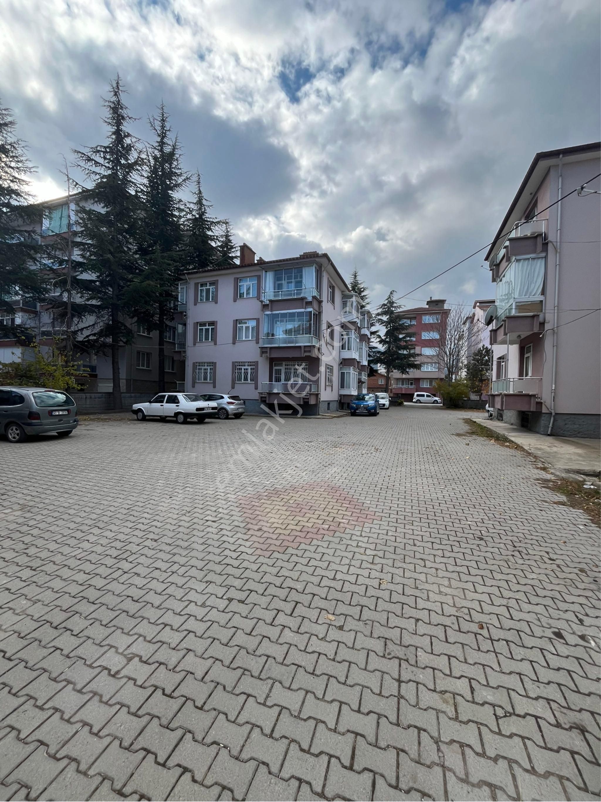 Erden Emlaktan Satılık Kuruş Masrafsız Daire - Görsel 3