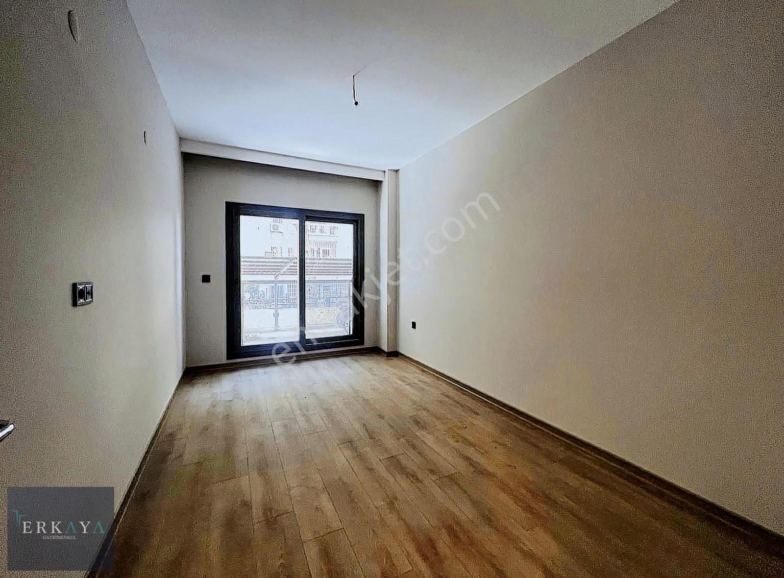 Karşıyaka Bahriye Üçok Satılık Daire BAHRİYE ÜÇOK'TA EBEYEN BANYOLU 3+1 SATILIK DAİRE