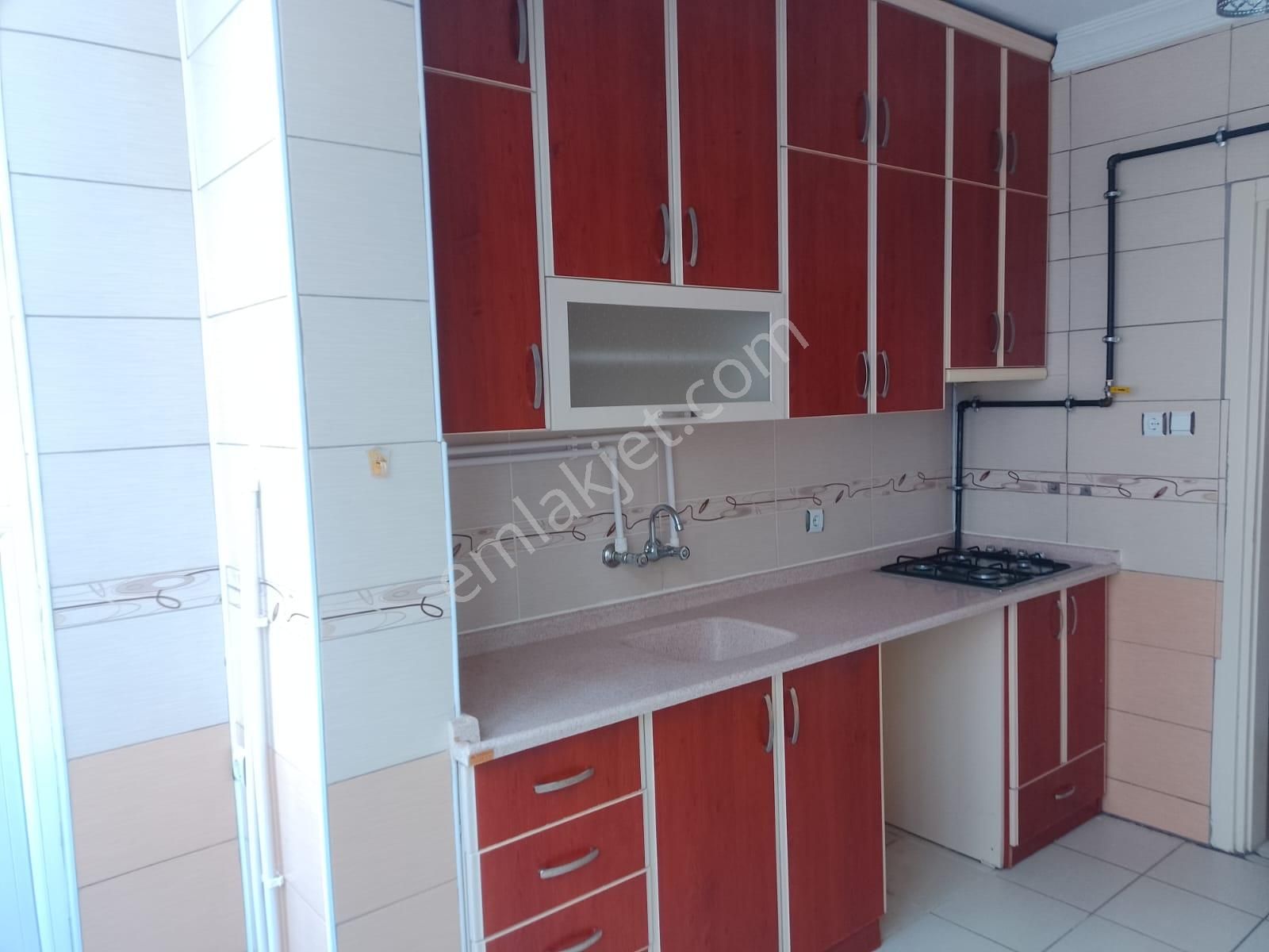 Akşehir Yeni Kiralık Daire AKÇAY EMLAK'TAN MUALLA NİGAR ORTAOKULU CİVARI ARA KAT BAKIMLI KİRALIK 3+1 DAİRE