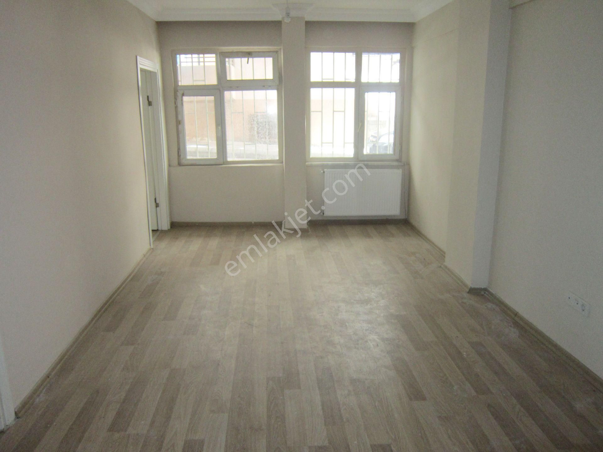 İstanbul Küçükçekmece Hastaneye Yakın Kiralık Daire MERAL R5714  Florya Metrobüse 5 Dakika Mesafede İÇİ Temiz 2+1