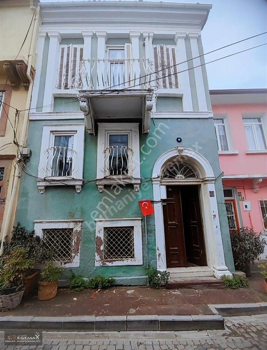 Ayvalık Zekibey Satılık Müstakil Ev AYVALIK MERKEZ'DE 9 ODALI ÇİFT GİRİŞLİ BAHÇELİ MÜSTAKİL RUM EVİ