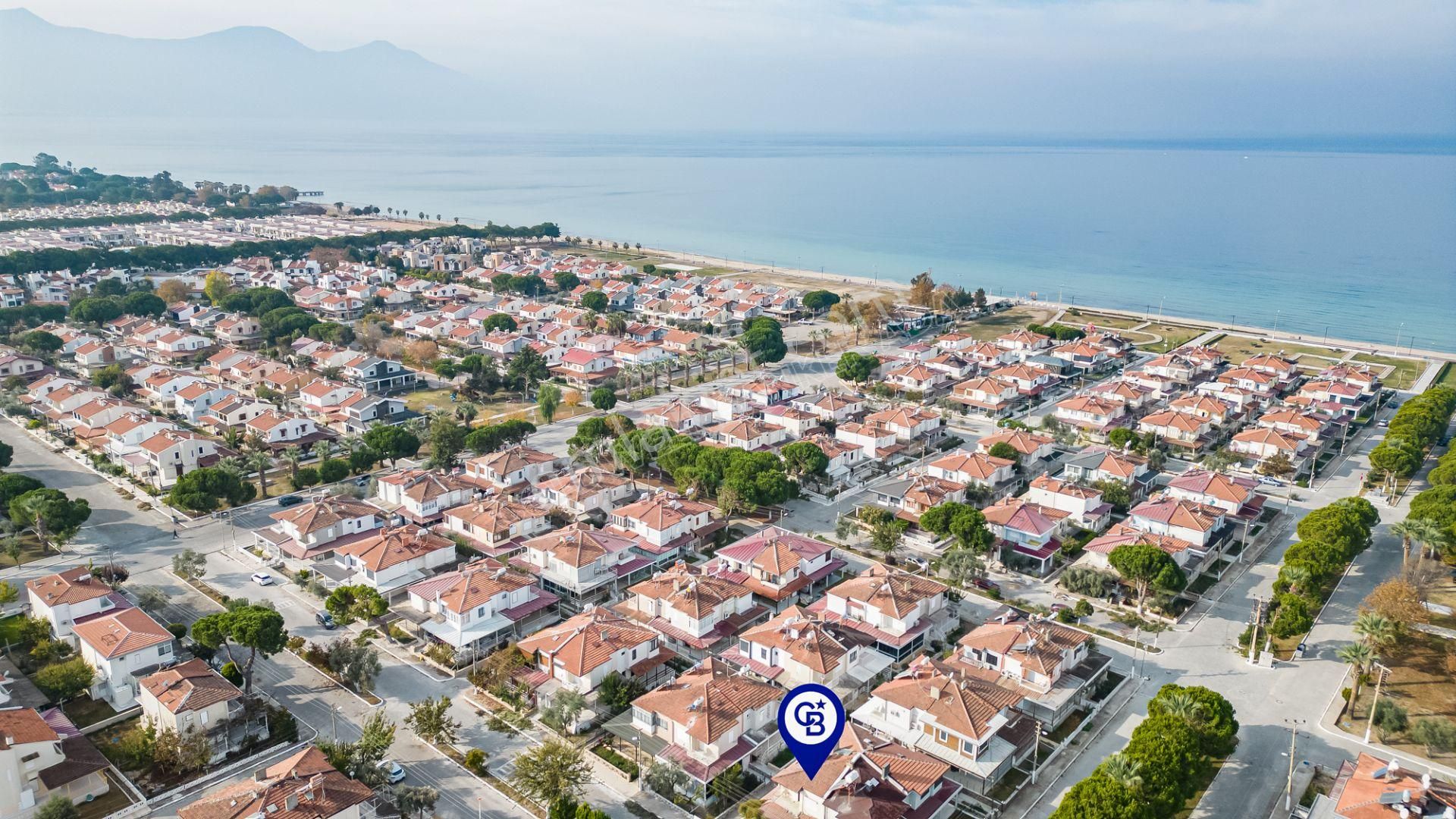 Aydın Kuşadası Denize Sıfır Satılık Villa  Kuşadası Kadıkalesi Mah Denize ilk sitede Satılık Önü Açık Villa